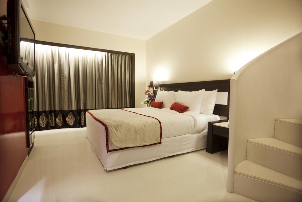 Dona Paula, Goa Hotel