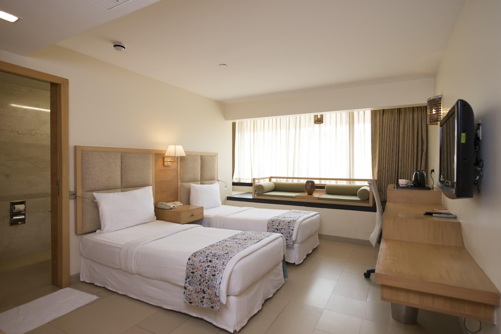 Hotel Dona Paula, Goa 3*
