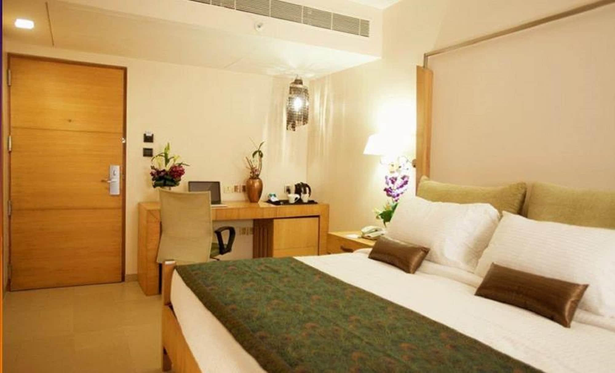Hotel Dona Paula, Goa 3*