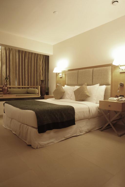 Dona Paula, Goa Hotel